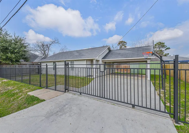 Photo 3 of Single family home for sale at 1010 Jeff St, Houston, TX 77091 | MLS# 84374488 | Listing updated on 2026-09-05