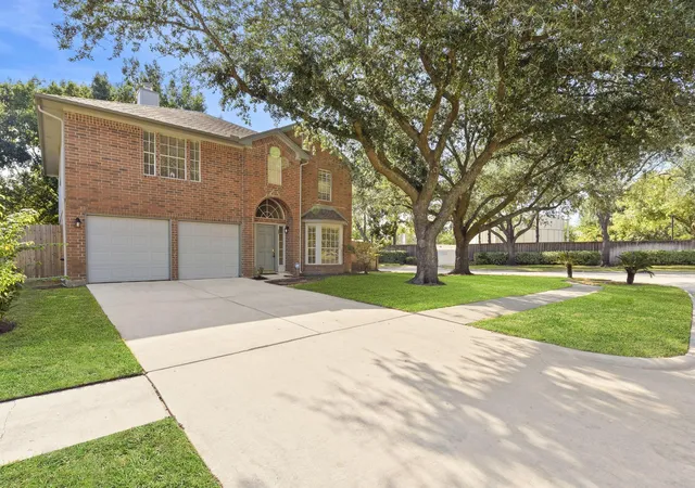 Photo 1 of Single family home for sale at 4911 Silver Fox Dr, Houston, TX 77066 | MLS# 77173305 | Listing updated on 2026-08-08