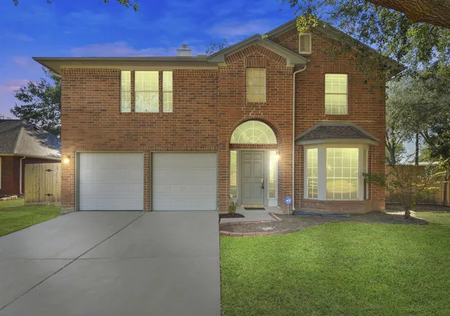 Photo 2 of Single family home for sale at 4911 Silver Fox Dr, Houston, TX 77066 | MLS# 77173305 | Listing updated on 2026-08-08