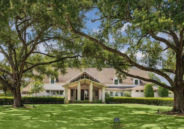 Single family home for sale at 5524 Sturbridge Dr, Houston, TX 77056 | MLS# 47440992
