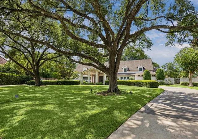 Photo 1 of Single family home for sale at 5524 Sturbridge Dr, Houston, TX 77056 | MLS# 47440992 | Listing updated on 2026-09-12