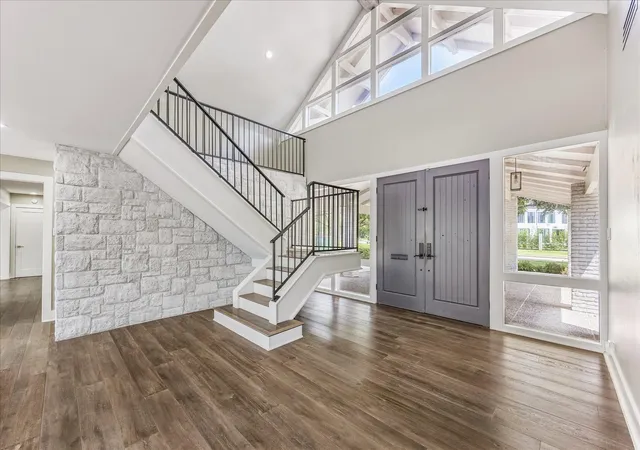 Photo 2 of Single family home for sale at 5524 Sturbridge Dr, Houston, TX 77056 | MLS# 47440992 | Listing updated on 2026-09-12