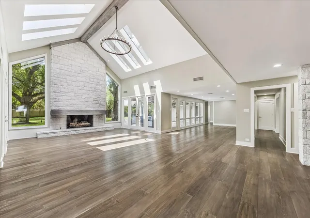 Photo 3 of Single family home for sale at 5524 Sturbridge Dr, Houston, TX 77056 | MLS# 47440992 | Listing updated on 2026-09-12