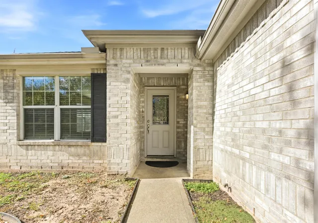 Photo 4 of Sale Pending at 2410 Braypark Ln, Katy, TX 77450 | MLS# 32321676 | Listing updated on 2026-07-17