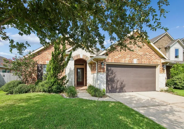 Photo 1 of Single family home for sale at 2124 Llerena Ln, League City, TX 77573 | MLS# 71130488 | Listing updated on 2026-09-09