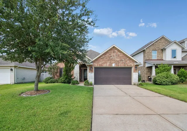 Photo 2 of Single family home for sale at 2124 Llerena Ln, League City, TX 77573 | MLS# 71130488 | Listing updated on 2026-09-09