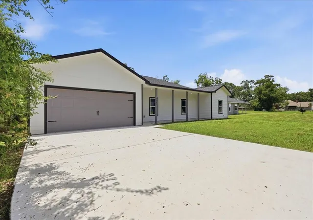 3rd image of 3331 Aster St, Orange, TX 77632 | MLS# 46232390