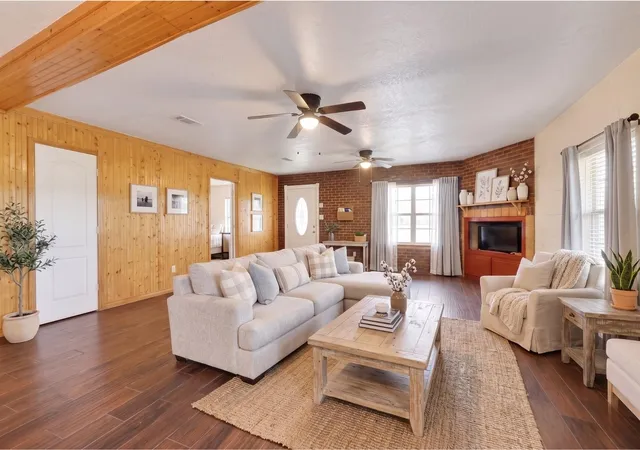 Photo 3 of Single family home for sale at 6014 Linda Dr, Rosharon, TX 77583 | MLS# 88551319 | Listing updated on 2026-09-07