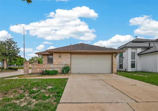1st image of 12427 S Rachlin Cir, Houston, TX 77071 | MLS# 10397046