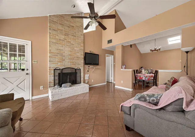 2nd image of 12427 S Rachlin Cir, Houston, TX 77071 | MLS# 10397046