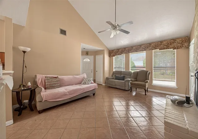 3rd image of 12427 S Rachlin Cir, Houston, TX 77071 | MLS# 10397046