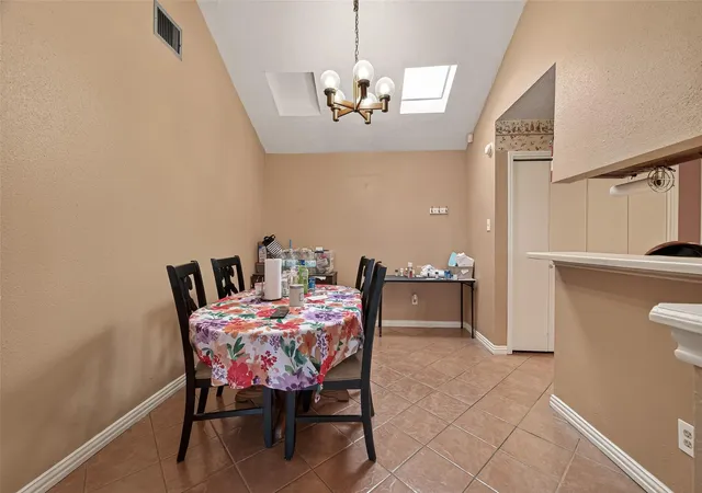 4th image of 12427 S Rachlin Cir, Houston, TX 77071 | MLS# 10397046