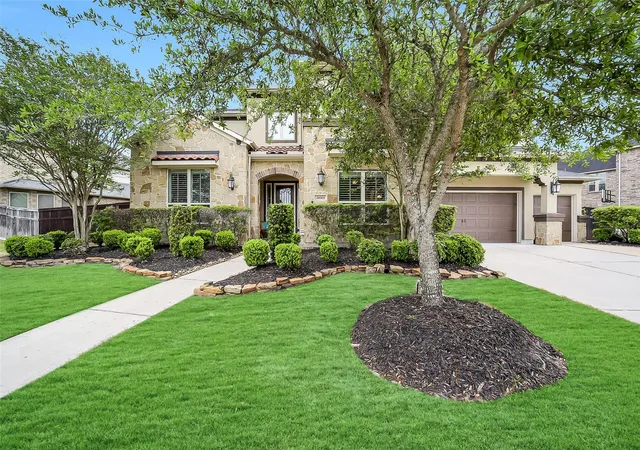 Photo 2 of Single family home for sale at 28303 Island Manor Ln, Fulshear, TX 77441 | MLS# 92008336 | Listing updated on 2026-09-05