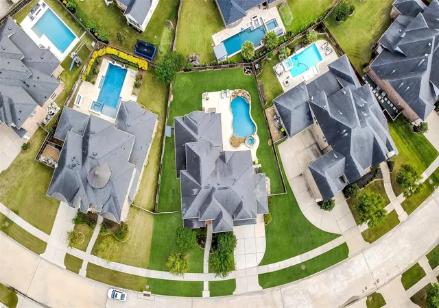 Photo 3 of Single family home for sale at 28303 Island Manor Ln, Fulshear, TX 77441 | MLS# 92008336 | Listing updated on 2026-09-05