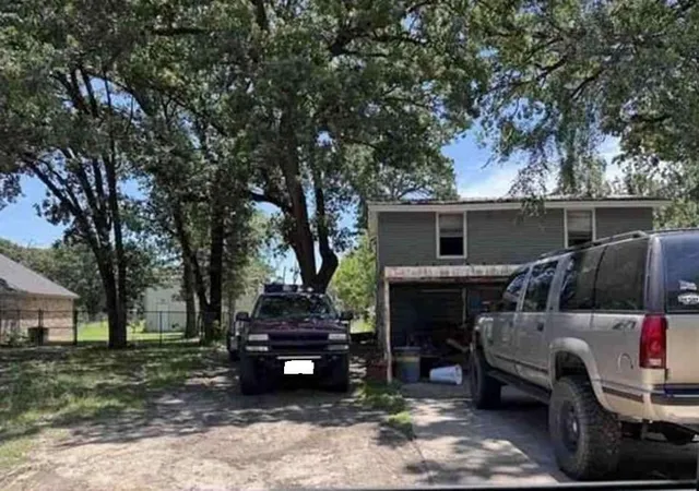 Photo 3 of Single family home for sale at 104 Shady Shrs Dr, Mabank, TX 75156 | MLS# 33061765 | Listing updated on 2026-07-11