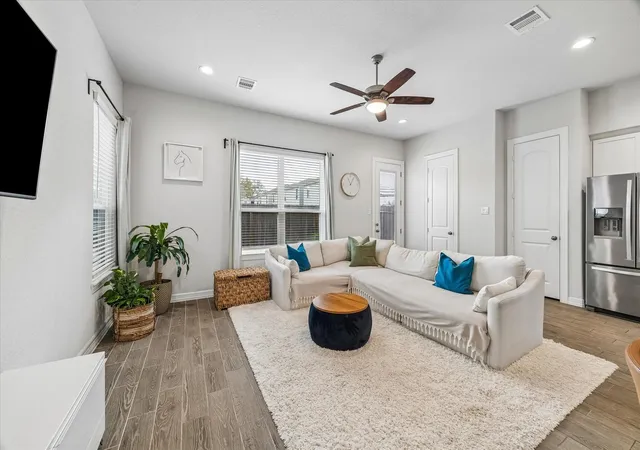 4th image of 1514 Canter Bayou Wy, Houston, TX 77043 | MLS# 68589935