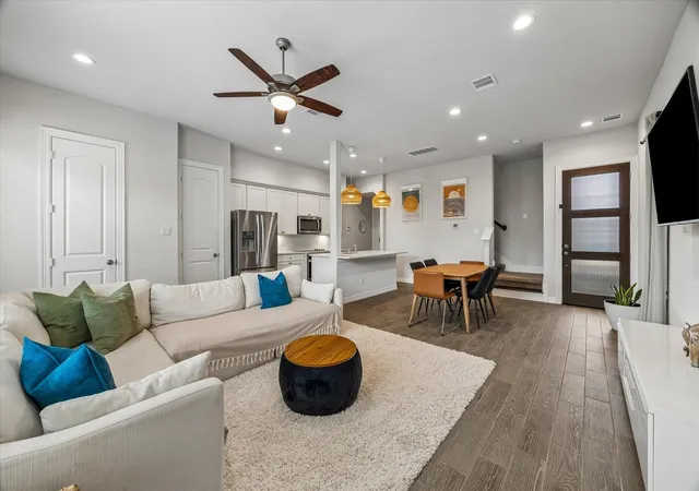 5th image of 1514 Canter Bayou Wy, Houston, TX 77043 | MLS# 68589935