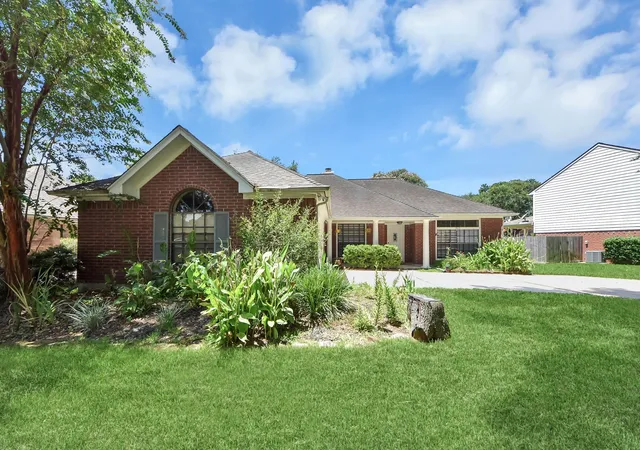 Photo 4 of Sale Pending at 7615 Clover Cyn Cir, Houston, TX 77095 | MLS# 5244687 | Listing updated on 2026-08-29