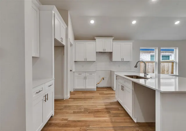 Photo 3 of Single family home for sale at 8323 Amber Summit Ln, Angleton, TX 77515 | MLS# 61849506 | Listing updated on 2026-09-17