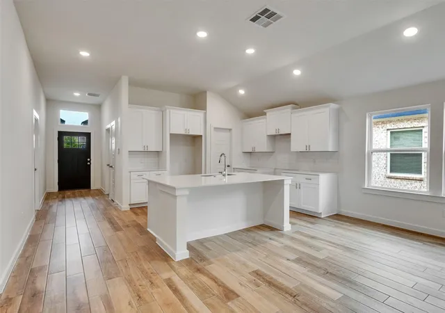 Photo 4 of Single family home for sale at 8323 Amber Summit Ln, Angleton, TX 77515 | MLS# 61849506 | Listing updated on 2026-09-17