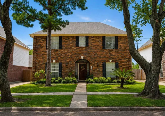 Photo 1 of Sale Pending at 2306 Bent River Dr, Sugar Land, TX 77479 | MLS# 11828925 | Listing updated on 2026-09-25
