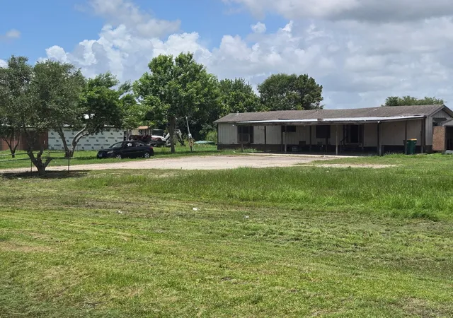 2nd image of 8235 County Road 128, Alvin, TX 77511 | MLS# 8939995