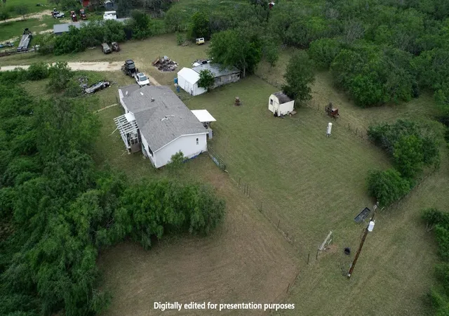 5th image of 958 Cr 456, Gonzales, TX 78629 | MLS# 63534271