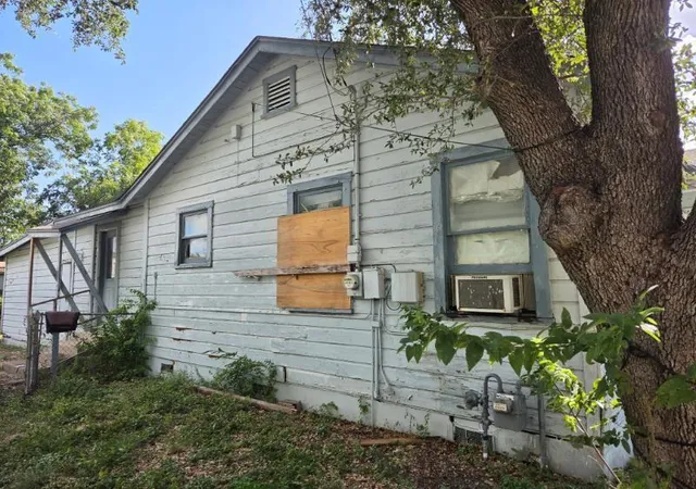 Photo 2 of Single family home for sale at 2135 W Wildwood Dr, San Antonio, TX 78201 | MLS# 10206753 | Listing updated on 2026-09-08