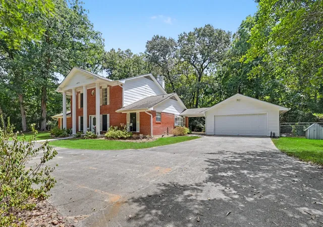 Photo 2 of Single family home for sale at 5188 Old Castle Wy, Conroe, TX 77304 | MLS# 73370838 | Listing updated on 2026-08-31
