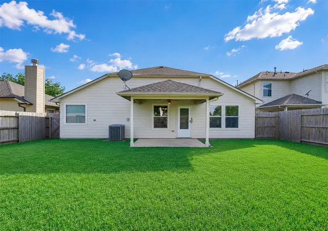 34th image of 4027 Bentwood Dr, Dickinson, TX 77539 | MLS# 85397138