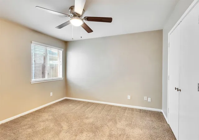4th image of 4027 Bentwood Dr, Dickinson, TX 77539 | MLS# 85397138