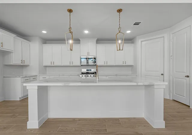 Photo 4 of Sale Pending at 305 Silver Sage St, Conroe, TX 77304 | MLS# 70026778 | Listing updated on 2026-08-25
