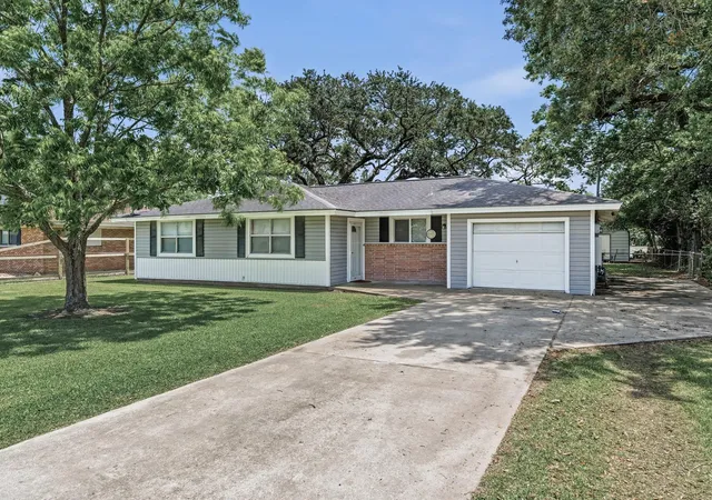 Homes for sale in Winnie, TX | 123 Ogden St, Winnie, TX 77665 | MLS# 44666067