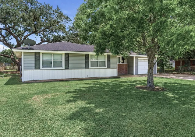 Homes for sale in Winnie, TX | 123 Ogden St, Winnie, TX 77665 | MLS# 44666067