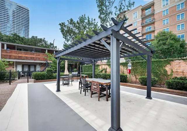 image of 3930 W Alabama St, Houston, TX 77027
