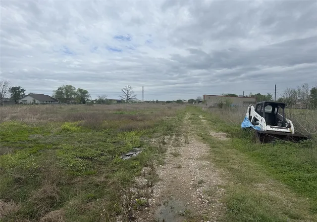 Photo 4 of Land for sale at 0 Boss Gaston Rd, Sugar Land, TX 77498 | MLS# 14570776 | Listing updated on 2026-06-16