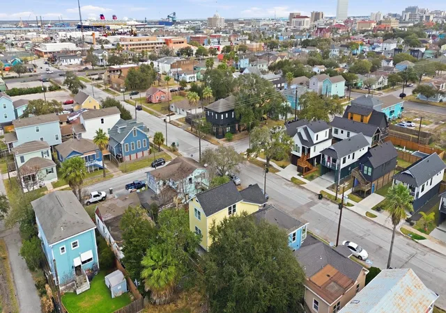 Photo 2 of Sale Pending at 1207 32nd Street, Galveston, TX 77550 | MLS# 57688780 | Listing updated on 2026-09-09
