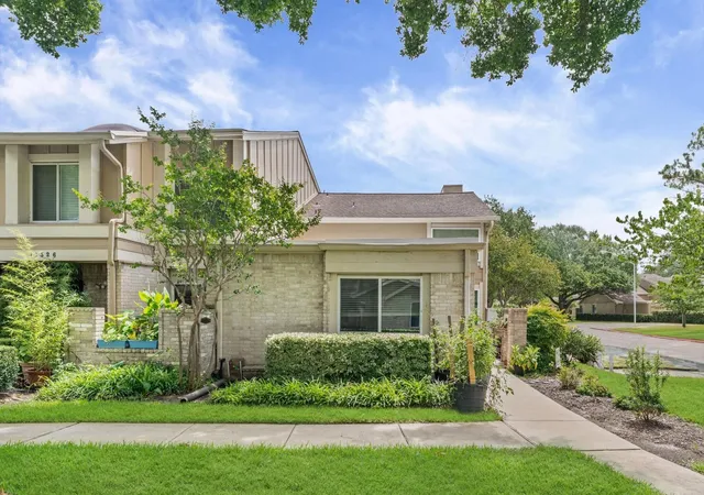 2nd image of 11524 Village Pl Dr #68, Houston, TX 77077 | MLS# 25970619