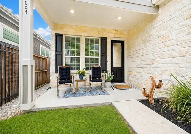 2nd image of 1007 E 32nd St, Houston, TX 77022 | MLS# 51320032