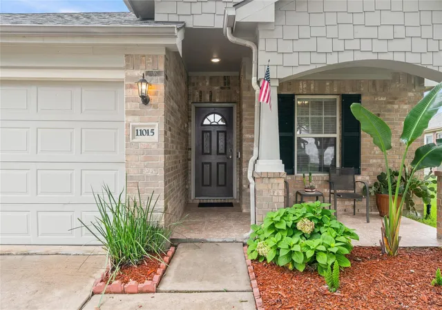 Photo 3 of Sale Pending at 11015 Overland Trl Dr, Richmond, TX 77406 | MLS# 54011602 | Listing updated on 2026-09-17