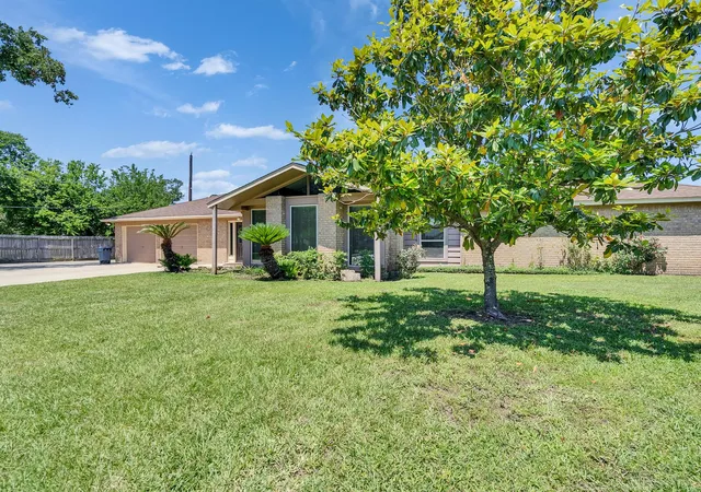 Photo 4 of Single family home for sale at 603 Casper Ct, Spring, TX 77373 | MLS# 25870003 | Listing updated on 2026-09-03