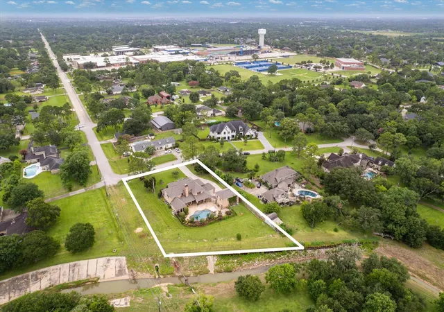 47th image of 1002 Cowards Creek Ct, Friendswood, TX 77546 | MLS# 74424754