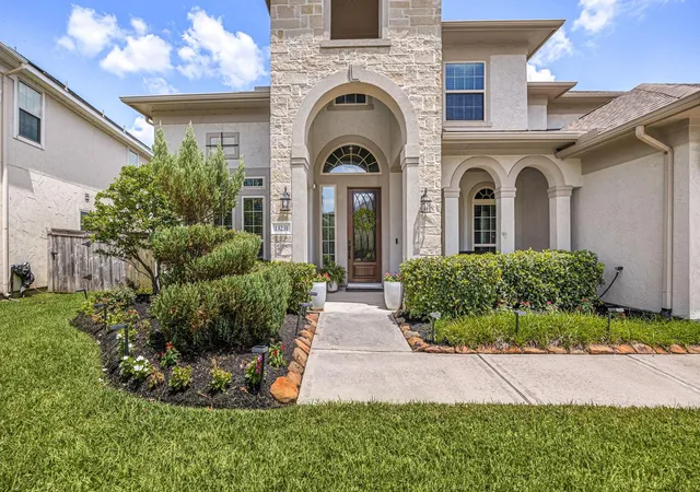 Photo 3 of Single family home for sale at 13231 Whisper Hollow Ln, Houston, TX 77044 | MLS# 37985414 | Listing updated on 2026-08-31