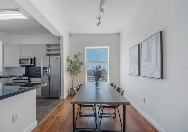 5th image of 3505 Sage Rd #2210, Houston, TX 77056 | MLS# 60250677