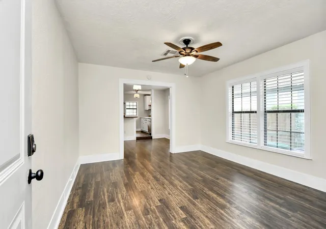 Photo 4 of Single family home for sale at 106 Kemton St, Houston, TX 77012 | MLS# 17081833 | Listing updated on 2026-08-24