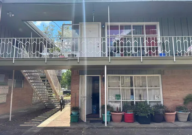 2nd image of 7925 Rampart St #107, Houston, TX 77081 | MLS# 96962369