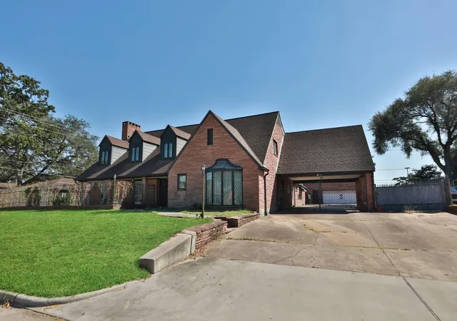 Homes for sale in Houston, TX | 7846 Santa Elena St, Houston, TX 77061 | MLS# 23493525