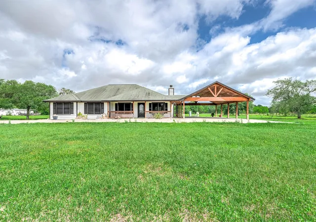 1st image of 1095 County Road 423, Alvin, TX 77511 | MLS# 47973305