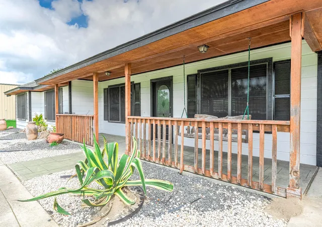 Photo 4 of Single family home for sale at 1095 County Rd 423, Alvin, TX 77511 | MLS# 47973305 | Listing updated on 2026-05-01