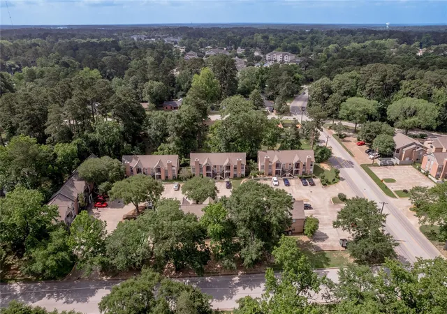 Homes for sale in Huntsville, TX | 2401 Sycamore Avenue, Huntsville, TX 77340 | Houzeo